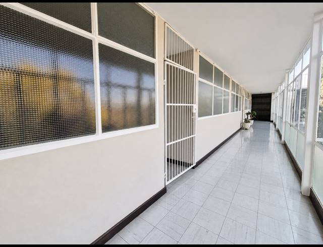 2 BEDROOM FLAT FOR SALE IN THREE RIVERS PROPER